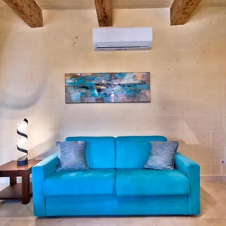 Ta Xandru Holiday In With A Large Swimming Pool * Munxar