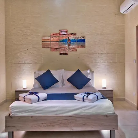 Ta Xandru Holiday In With A Large Swimming Pool