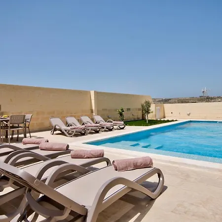 Ta Xandru Holiday In With A Large Swimming Pool Munxar