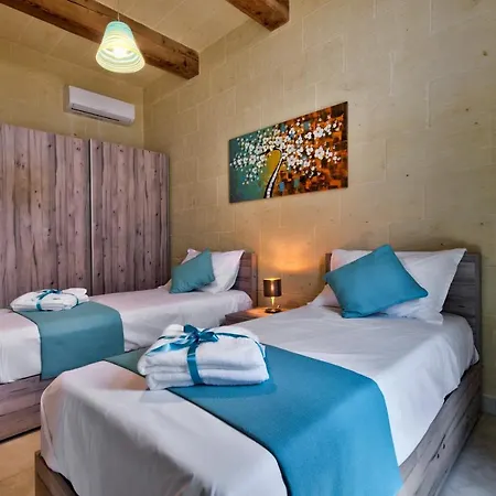 Ta Xandru Holiday In With A Large Swimming Pool Holiday home Munxar
