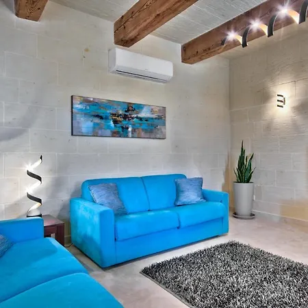 Ta Xandru Holiday In With A Large Swimming Pool Holiday home