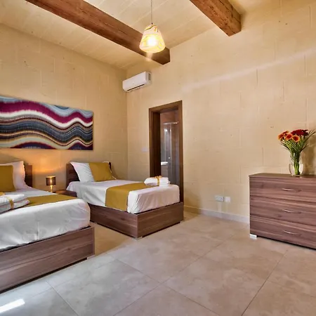 Ta Xandru Holiday In With A Large Swimming Pool *
