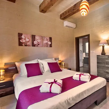 Σπίτι διακοπών Ta Xandru Holiday In With A Large Swimming Pool Munxar