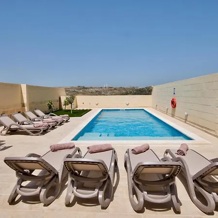Ta Xandru Holiday In With A Large Swimming Pool * Munxar