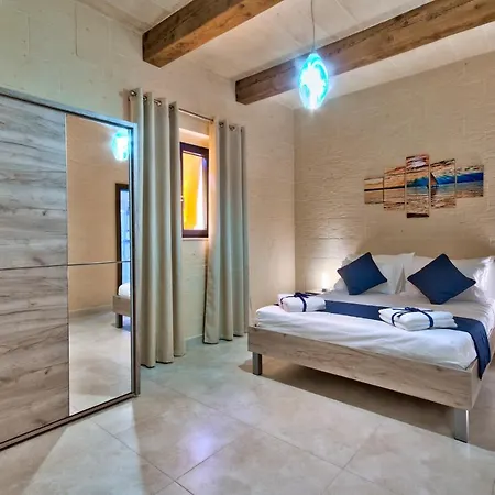 Σπίτι διακοπών Ta Xandru Holiday In With A Large Swimming Pool Munxar