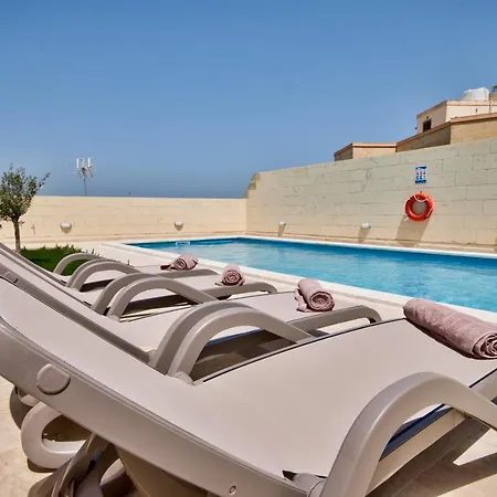Ta Xandru Holiday In With A Large Swimming Pool *