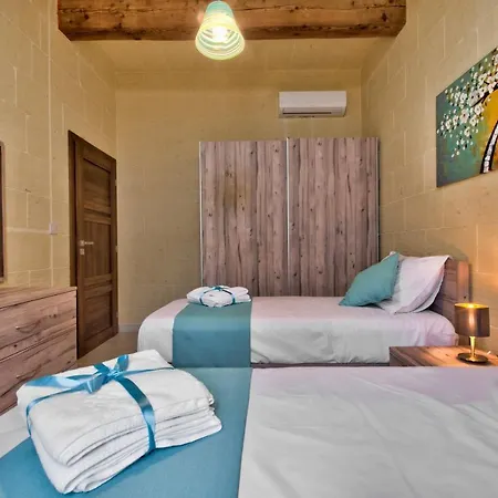 Σπίτι διακοπών Ta Xandru Holiday In With A Large Swimming Pool